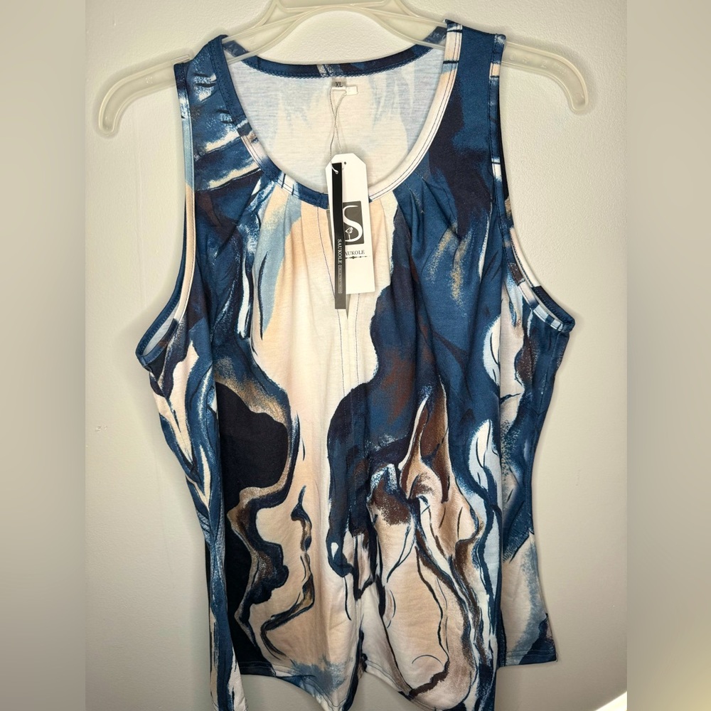 NWT Saukole Women Tank XL with Front Clasp to Open or Close